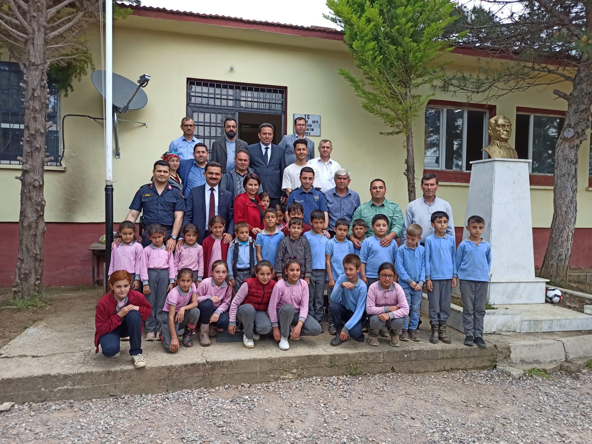 Kiraz'da Dokuzlar İlkokuluna ziyaret