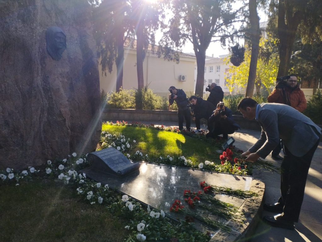 Hamza Dağ Zübeyde Hanım'ın Anıt Mezarı'nı ziyaret etti